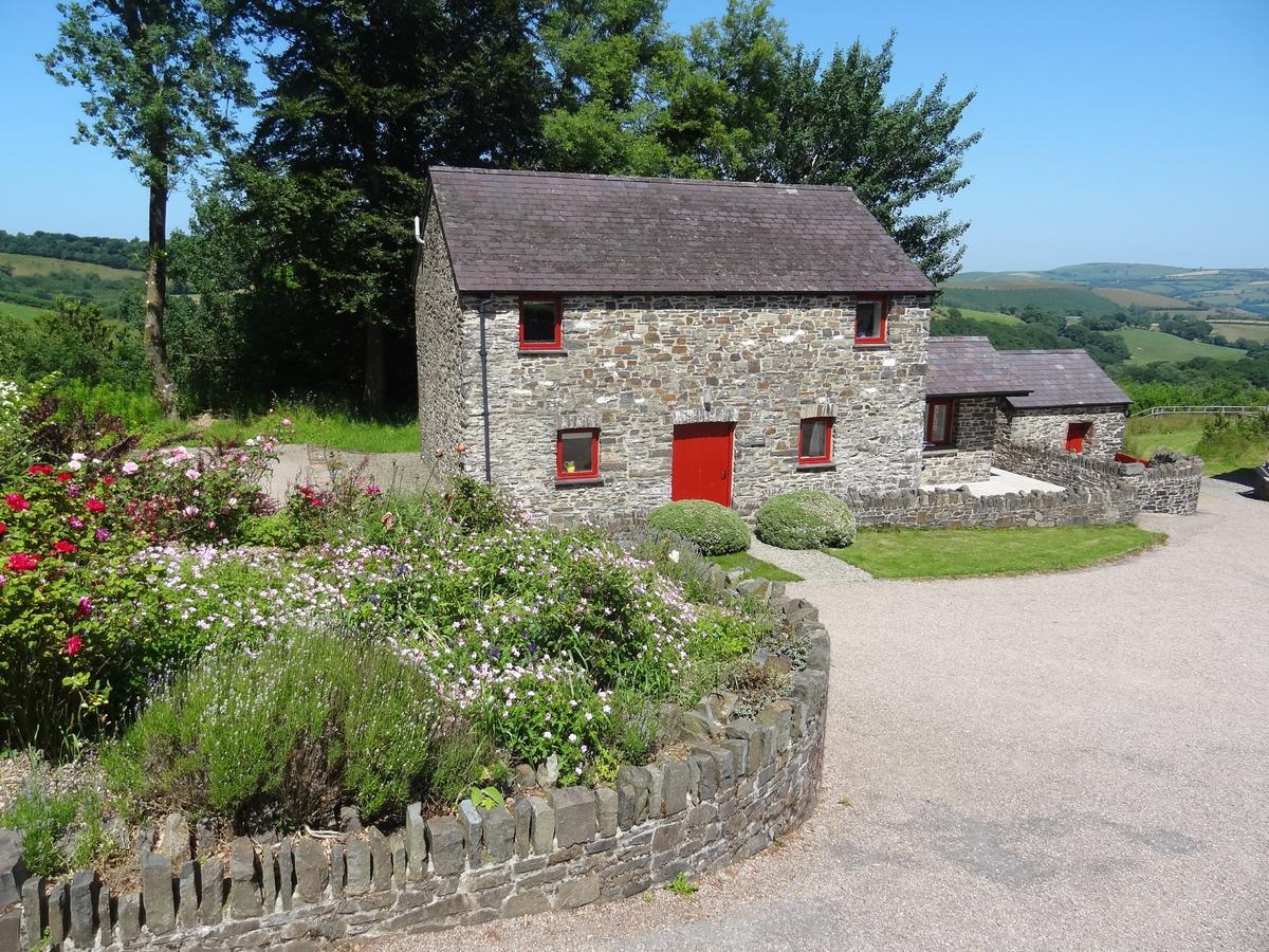 Treberfedd Farm Cottages And Cabins Lampeter Exterior foto